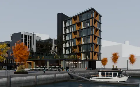 Bygget sett fra bassenget, med kaia og båtene foran, dag